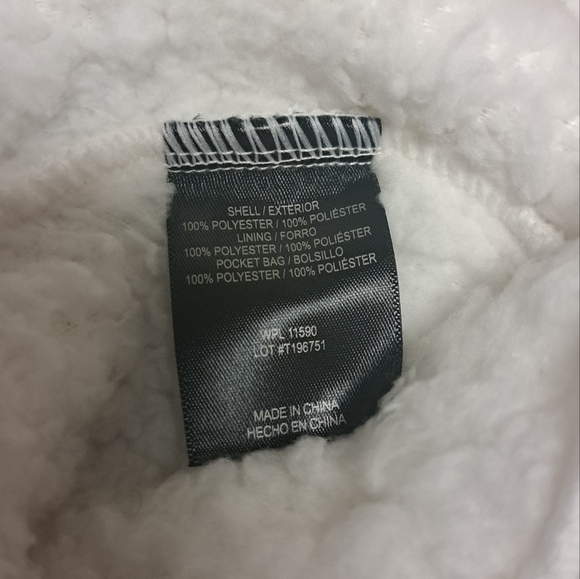 32 DEGREES SMALL HEAT PULL OVER SNAP BUTTON FRONT POCKET SWEATER. - Picture 3 of 5